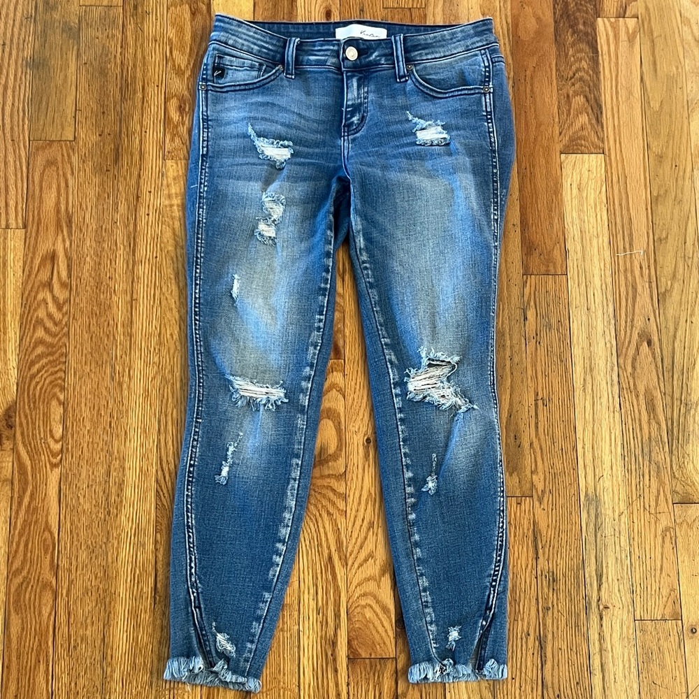 KanCan Medium Blue Distressed Ankle Jeans- size 5/26